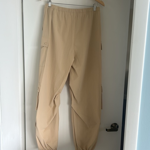 New Alice and Olivia Shara parachute cargo pants - Picture 6 of 16